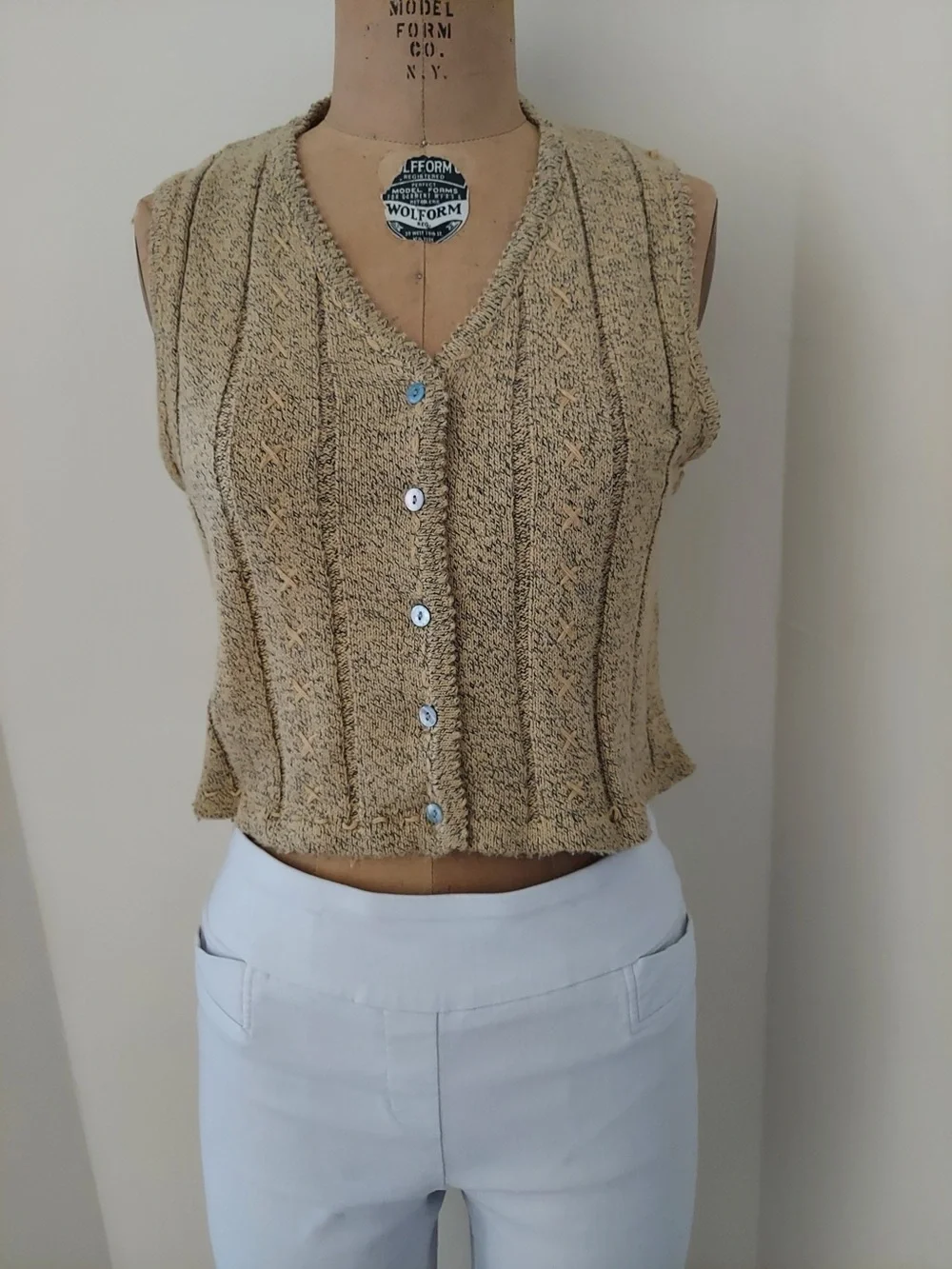 Guess Beige Sleeveless V-Neck Button Crop Top - Picture 1 of 4